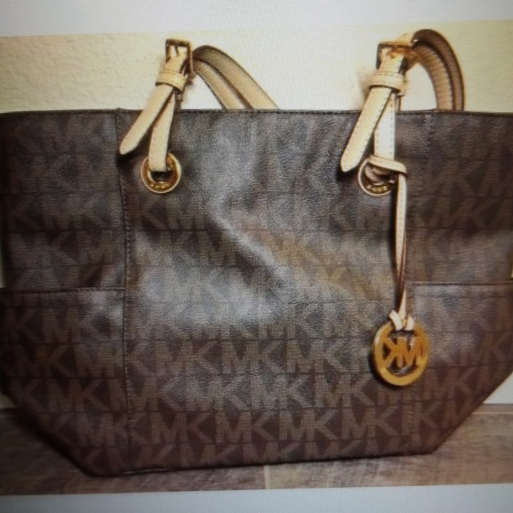 Michael kors signature purse